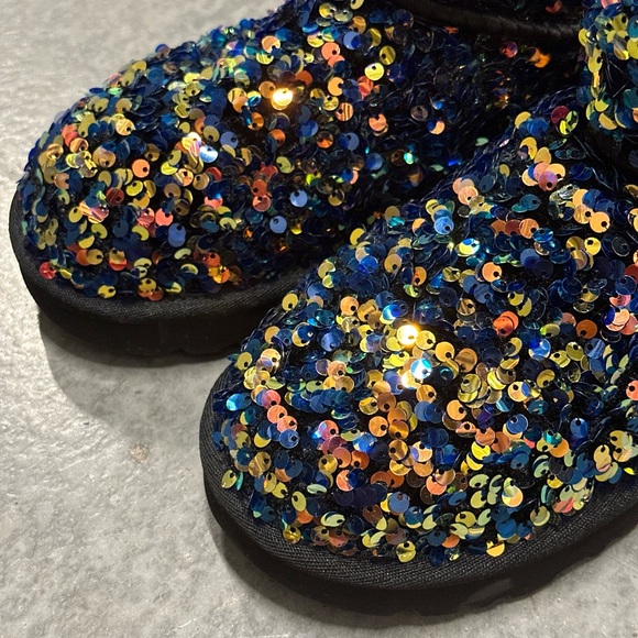 UGG Classic Mini Sequin In Medallion Blue size women’s 6 new without box - Picture 10 of 12